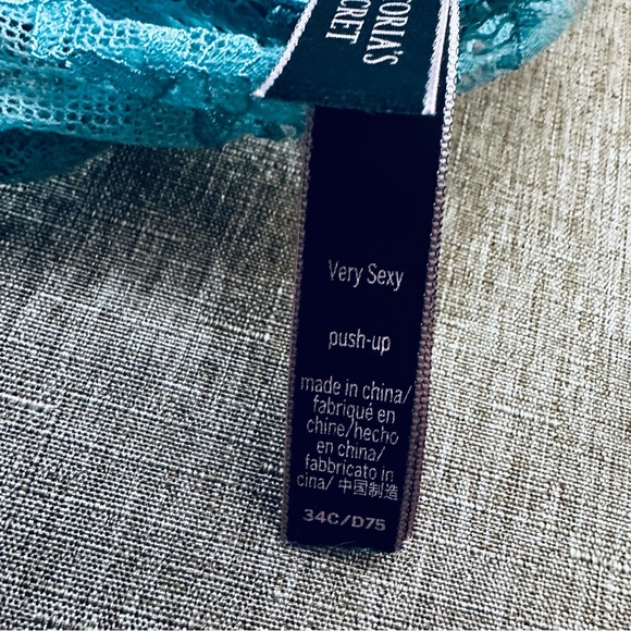 Victoria’s Secret Very Sexy Push-Up Bra - Picture 3 of 3